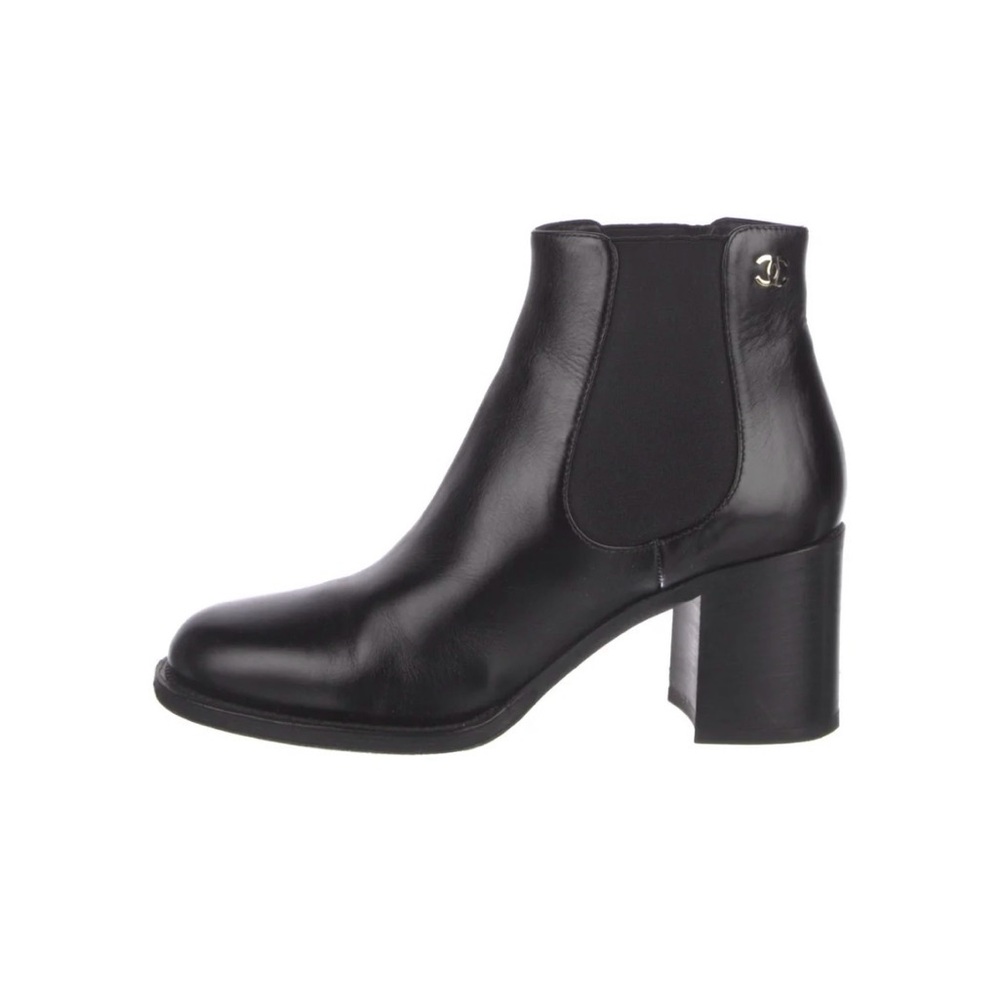 AUTHENTIC CHANEL CC logo Chelsea Black Boots